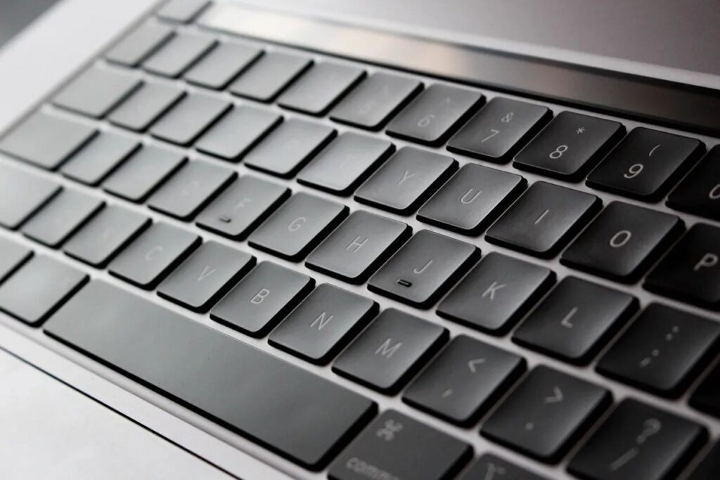 Taking a screenshot on a laptop and smartphone