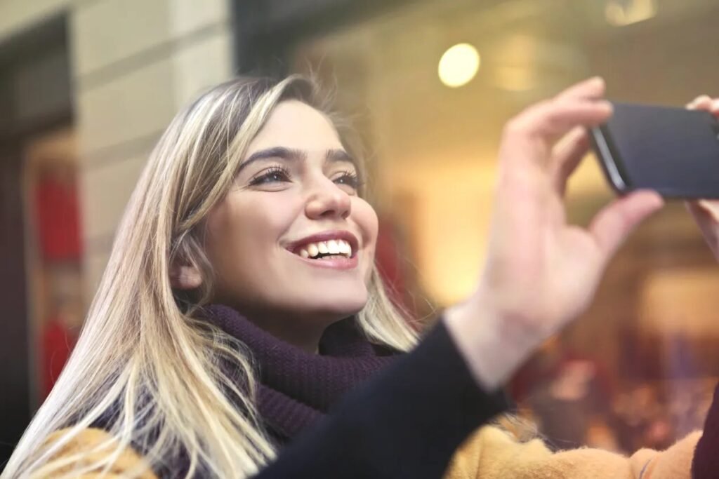 Recovering deleted photos on a smartphone gallery