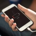 Smartphone battery settings showing app battery usage